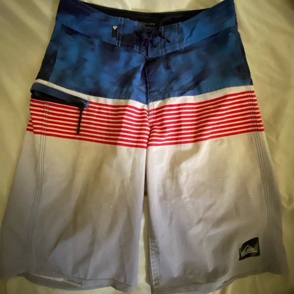 Boys quicksilver Boardshorts size 24 - Picture 1 of 4